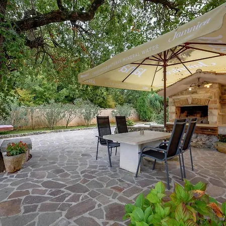Vakantiehuis 1 Bedroom Stunning In Sveti Lovrec *
